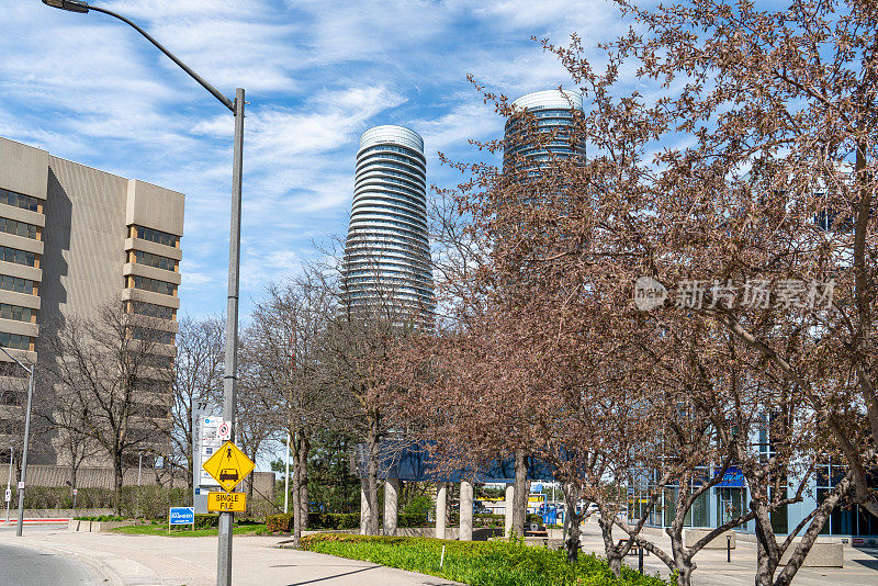 Centre City Drive view和Absolute World Complex，密西沙加，加拿大